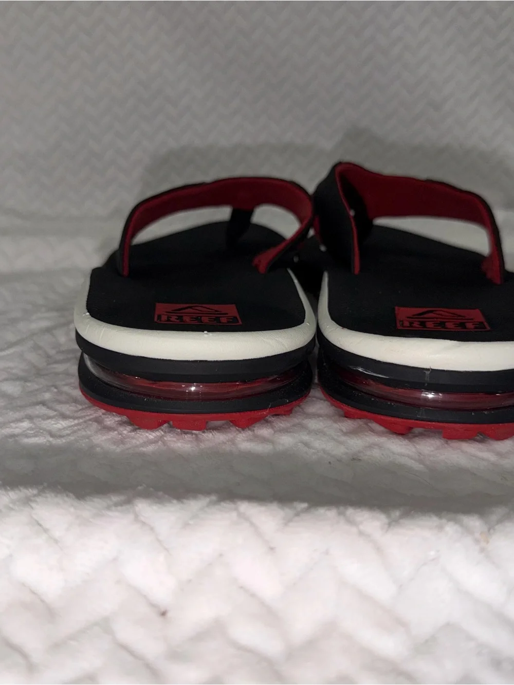 Reef Men’s Black & Red Flip-Flop Sandals with Cushioned Sole